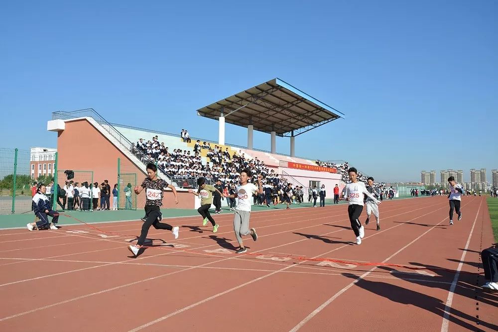 中捷第一中学举行向国旗敬礼活动和2018秋季田径运动会向祖国69岁华诞