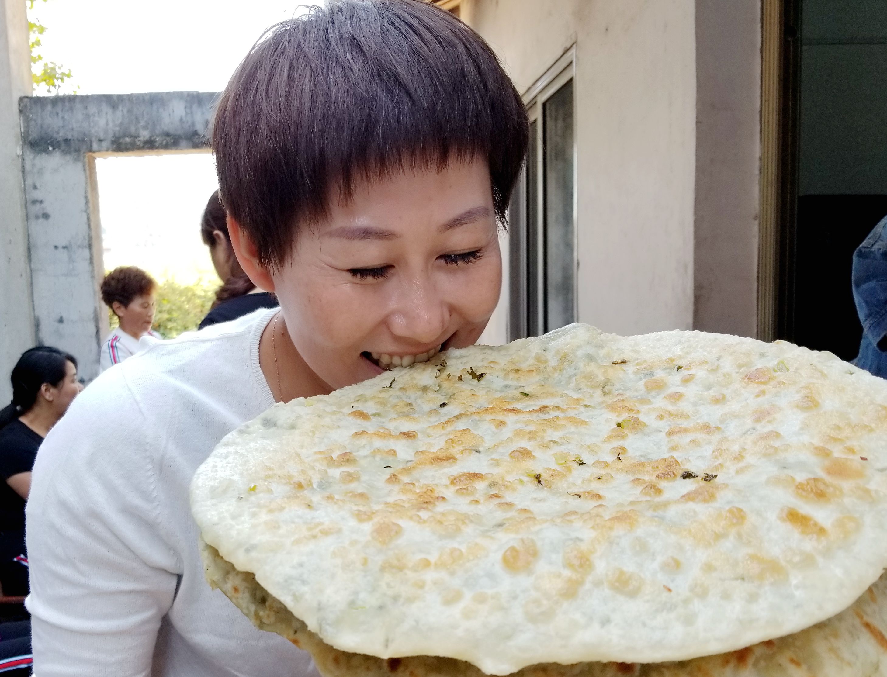 浙江仙居传统点心 好媳妇麦饼香味四溢