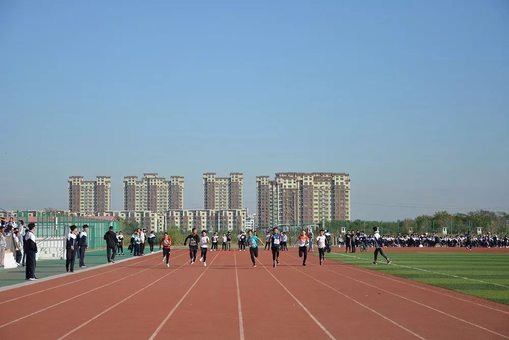 中捷第一中学举行向国旗敬礼活动和2018秋季田径运动会向祖国69岁华诞