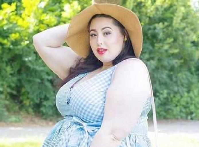 胖成球的女人图片