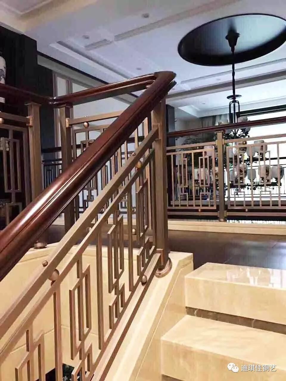 铜艺楼梯视觉之美,别墅该有的一件艺术品