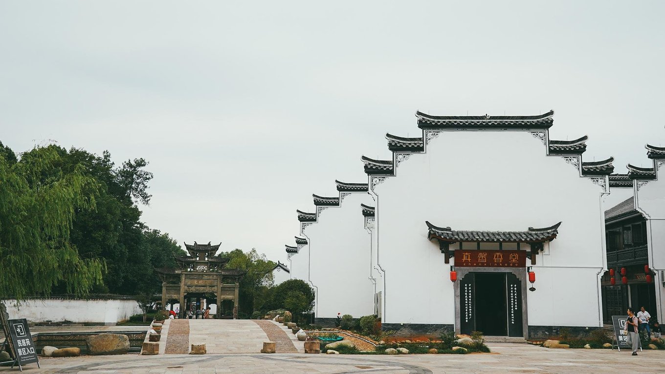 因此特立此狀元牌坊他是龍游溪口鎮寺下村人 同時也是南宋紹興十五年