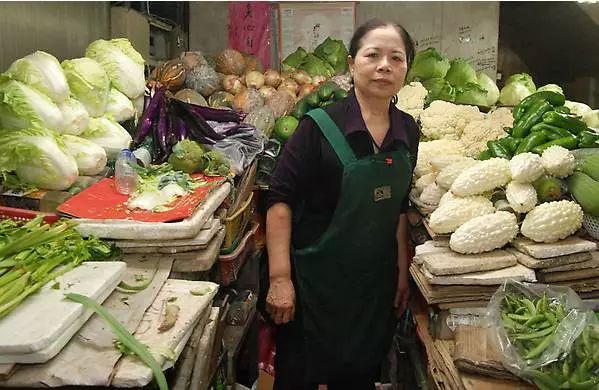 她一生未婚,只是賣菜,她說自己是最快樂的人,還入選美國《時代》雜誌