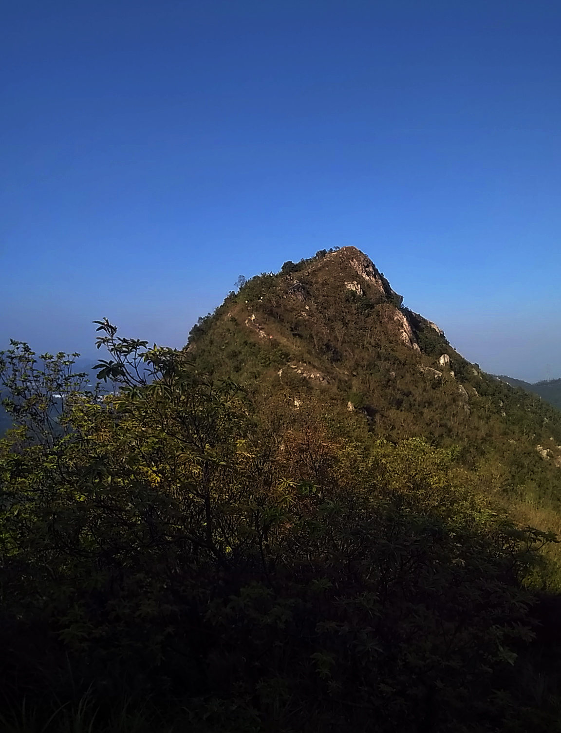 中山最高的山图片