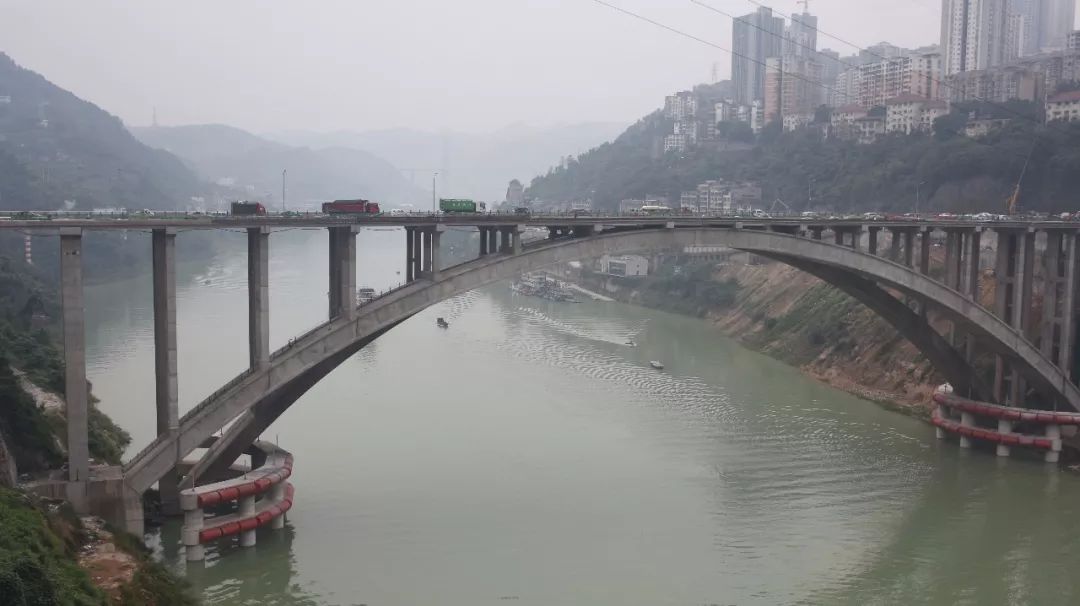 【一线传真】亚洲第一拱涪陵乌江大桥复线桥顺利通车