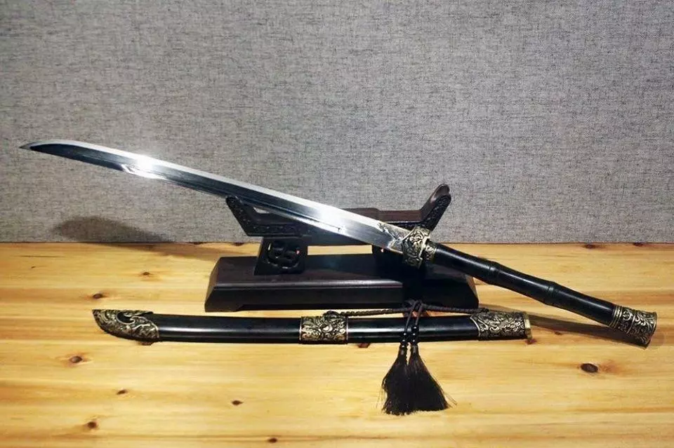 松纹古锭刀,三国演义中为江东猛虎孙坚武器双股剑,又名鸳鸯剑,在三国