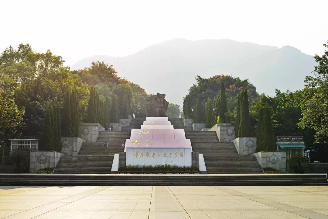 歌樂山革命烈士陵園由白公館監獄舊址,渣滓洞監獄舊址,中美合作所總