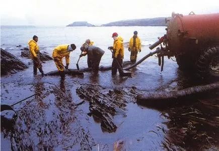 1,沿海地区海水入侵和倒灌地下水污染的主要原因是人类活动,可以归为