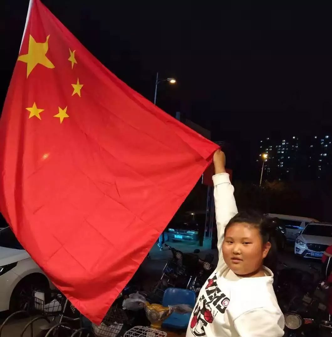 我和国旗合个影第三波霸屏来袭最帅气的pose最温暖的拍伴