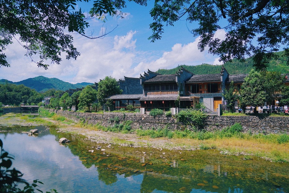 景德鎮—參觀三寶國際陶藝村—陶藝村吃晚餐—返回民宿day 2:瑤裡古鎮