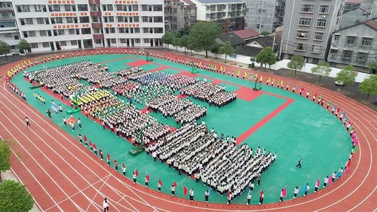 [今日沅陵]:沅陵县凤鸣学校第一届田径暨趣味运动会开幕式