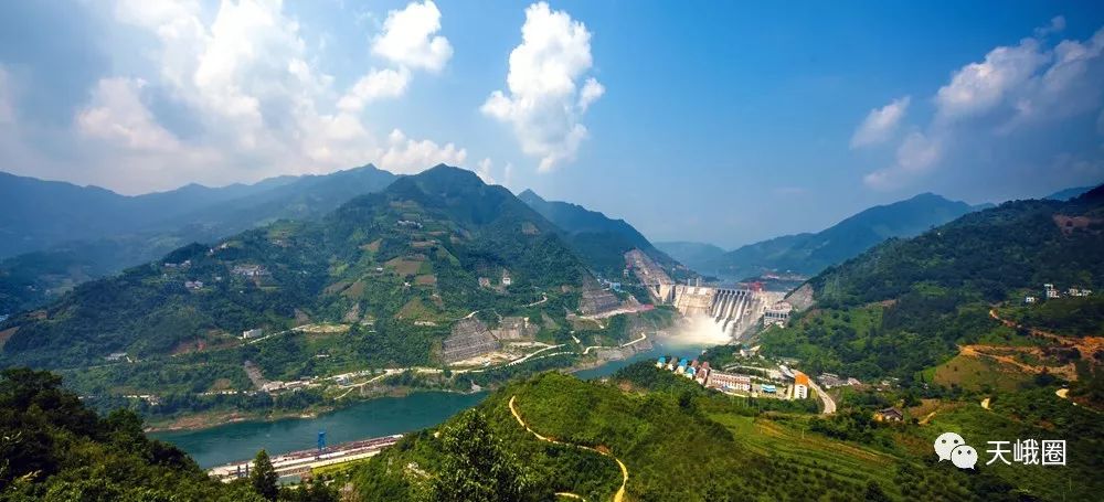 天峨龙滩水电站位于红水河上游的广西天峨县境内,距天峨县城公里.