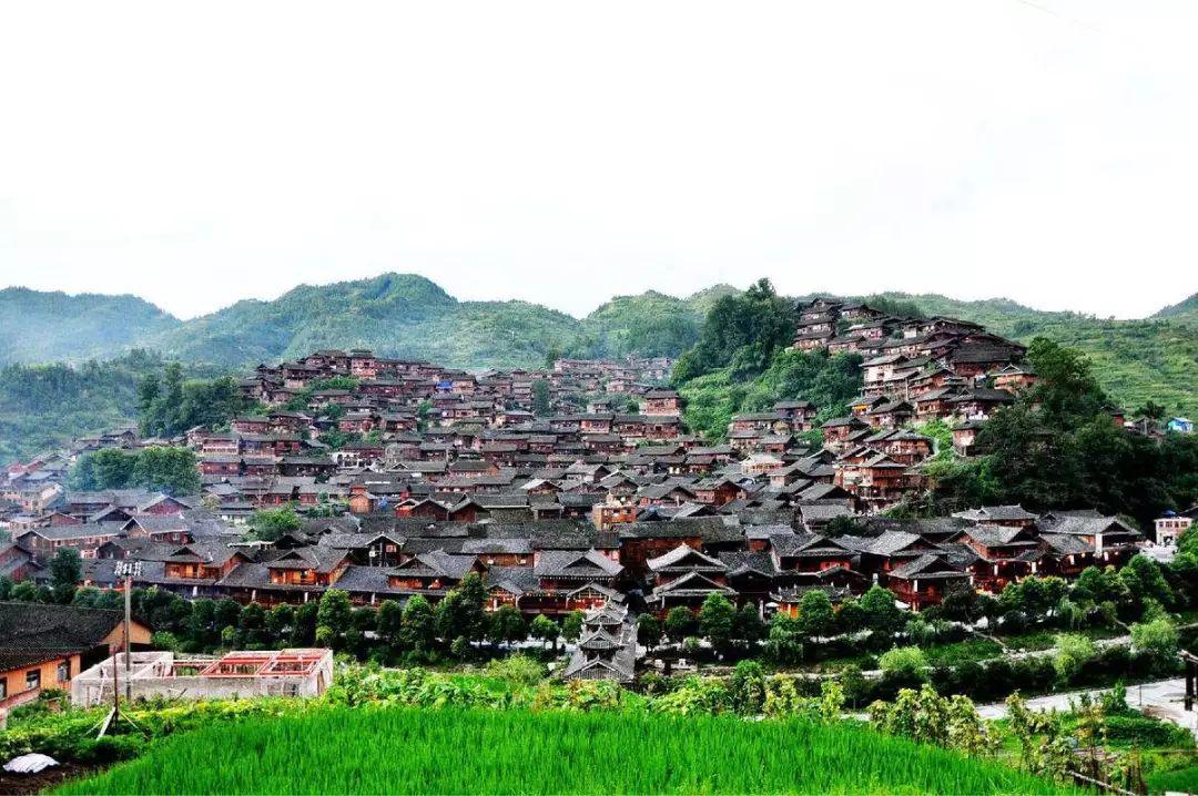 雷山风景名胜区划分为西江景区,郎德景区,大塘景区,银匠之乡景区等4个