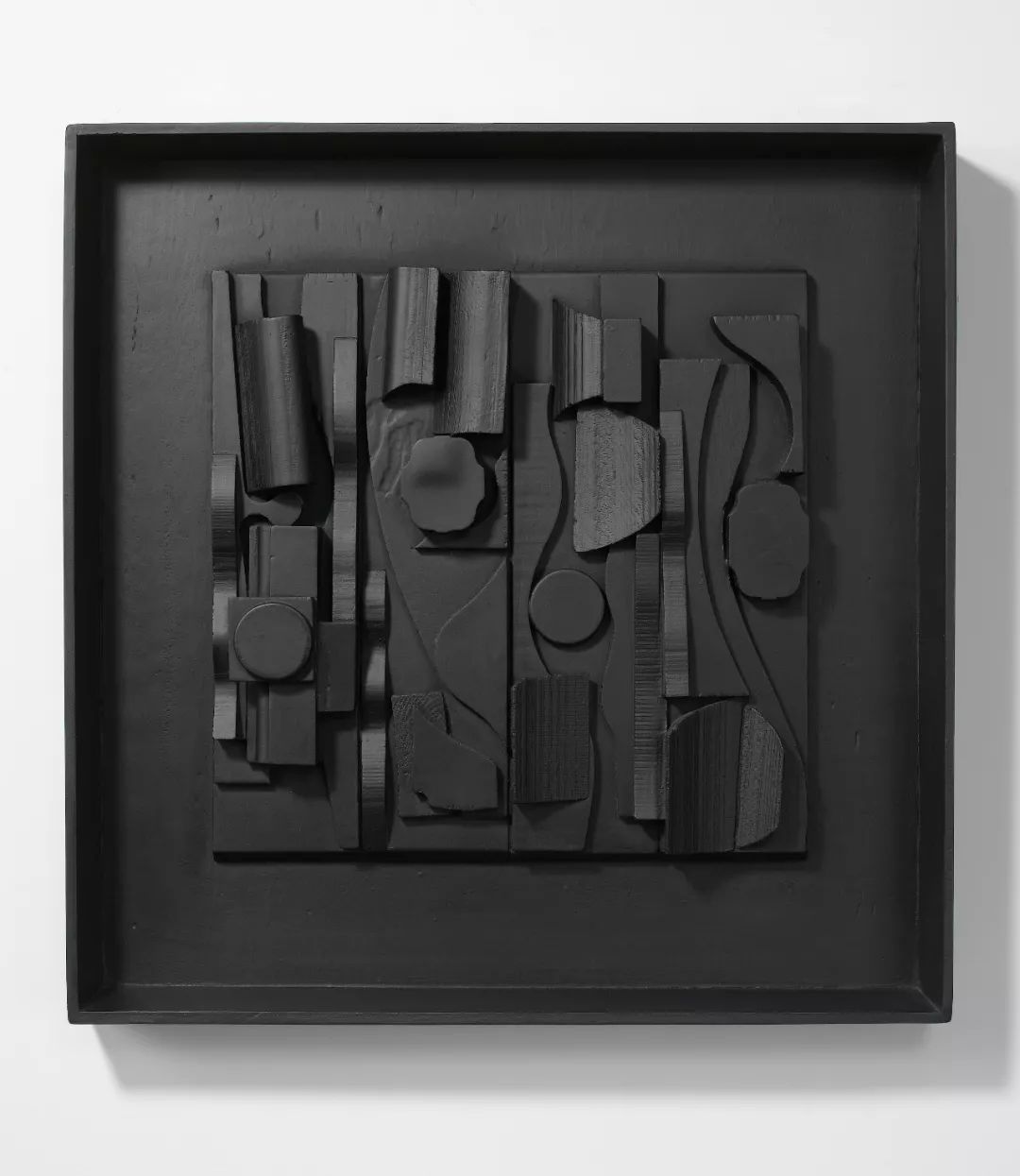 louise nevelson 路易斯 内维尔森 symphony 3 1974.