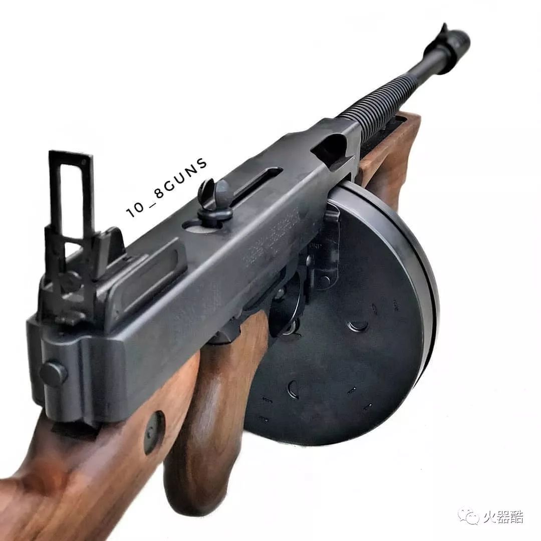 川造M1923汤姆逊冲锋枪图片
