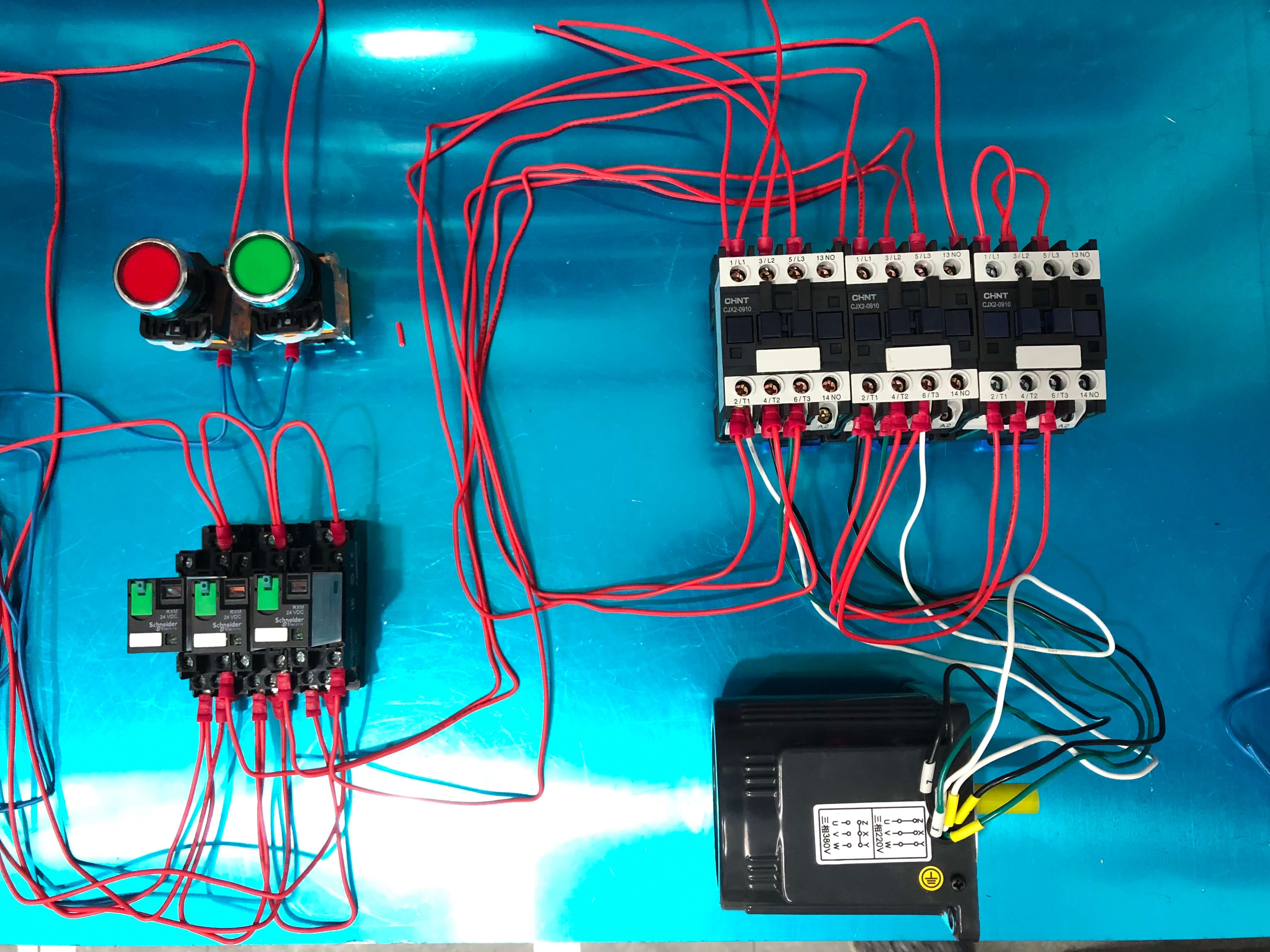 老电工实物教plc控制接线展示星形三角形降压启动细节操作