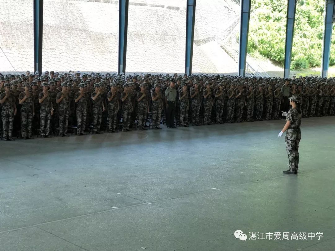 帶領學生進行成果彙報亮點四:加強與基地領導和教官的交流,取長補短