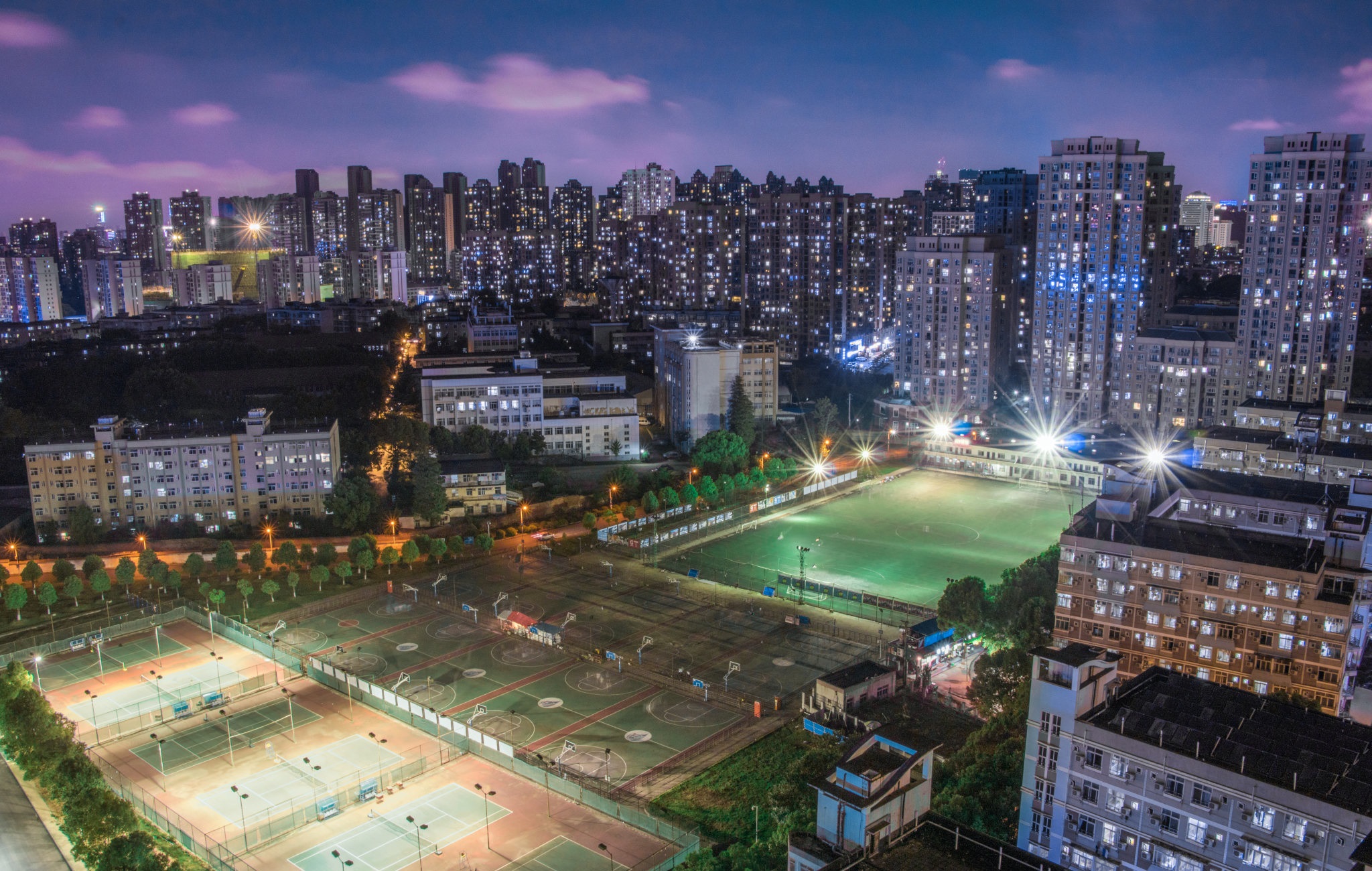 广州城市理工学院夜景图片