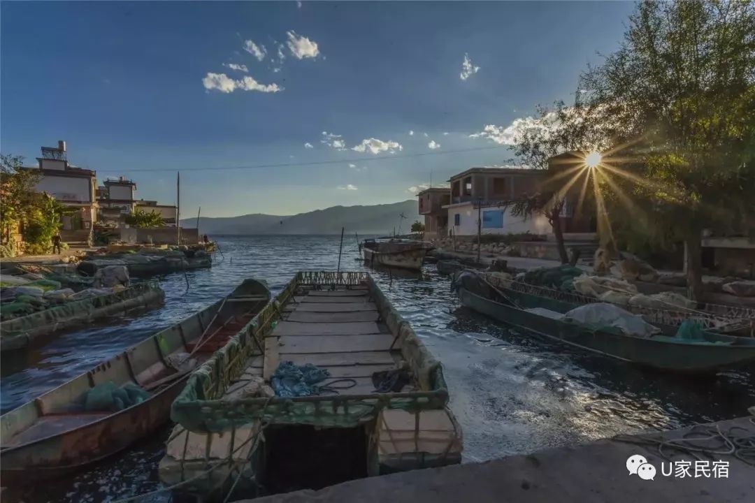 金梭島,洱海中央唯一一座未經開發的島嶼,拾光就坐落在島的西側,面朝