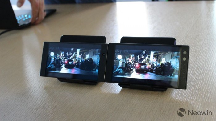 Razer Phone 2发布：背面Chroma幻彩灯 正面120Hz屏幕