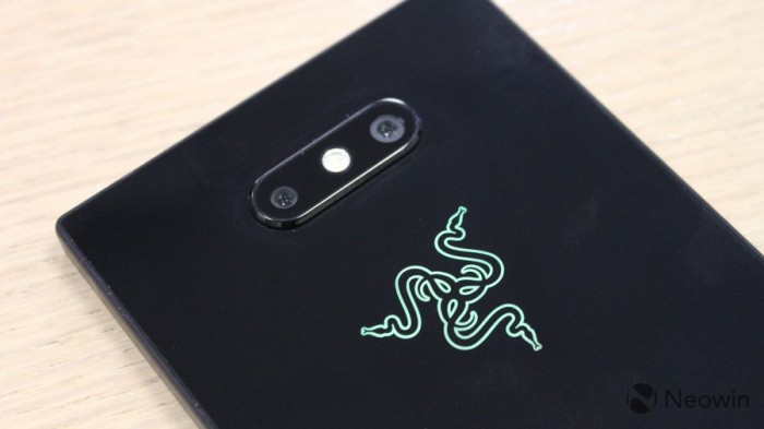 Razer Phone 2发布：背面Chroma幻彩灯 正面120Hz屏幕