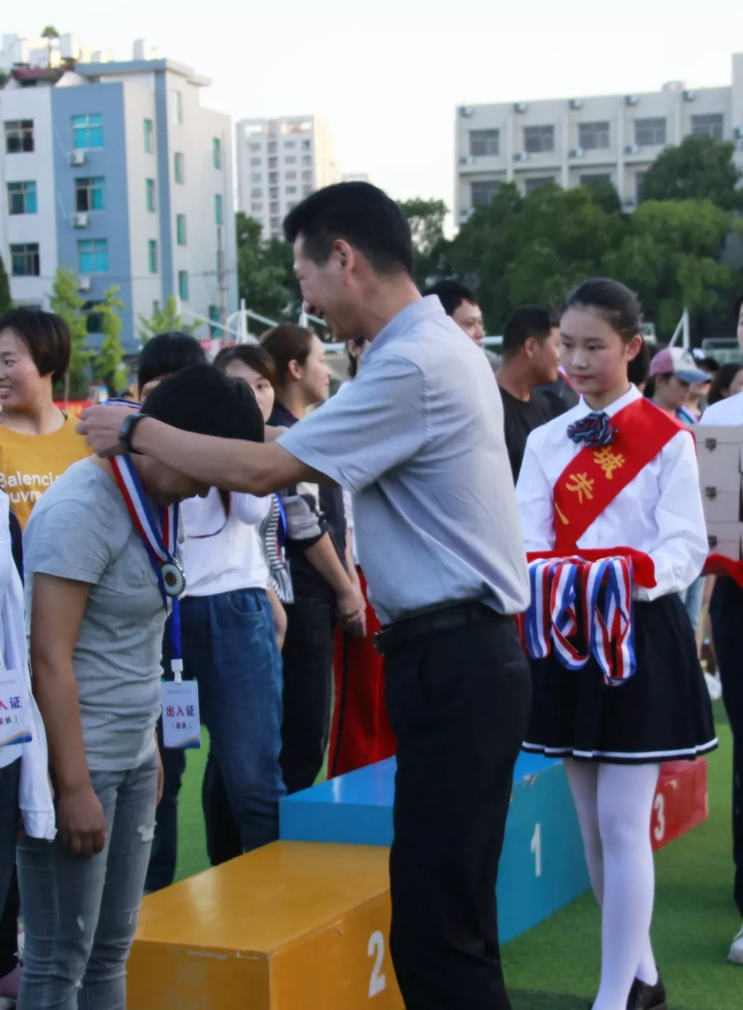 传统运动会变身体育嘉年华玉环城关一中全员参与hi翻秋日