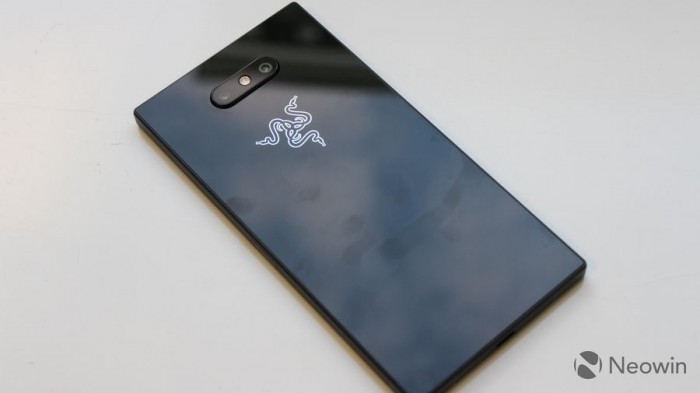 Razer Phone 2发布：背面Chroma幻彩灯 正面120Hz屏幕
