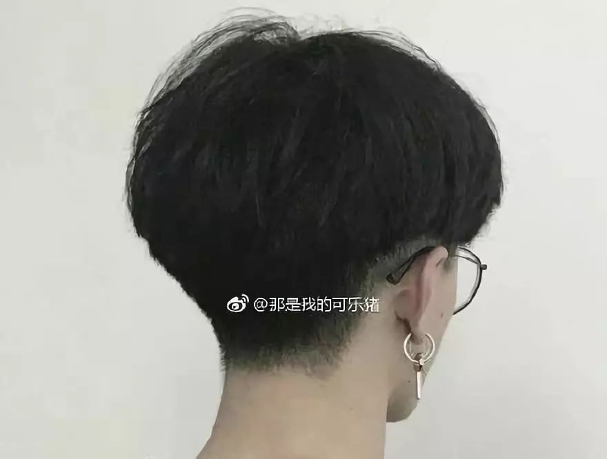 好看的后脑勺发型男生图片