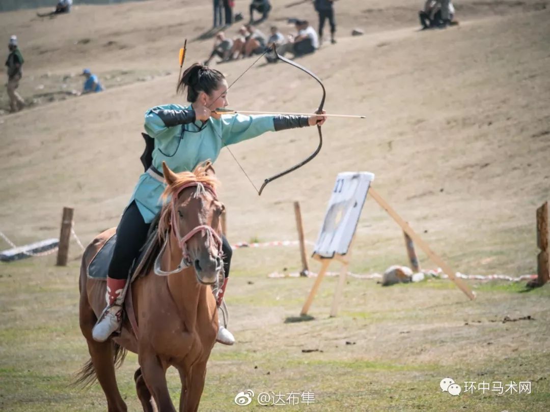 【镜头】2018年第三届世界游牧民族运动会上的女子骑射