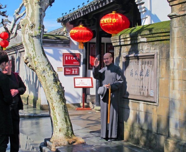 奉化市溪口蒋氏故居偶遇"蒋介石,神态还蛮像的.