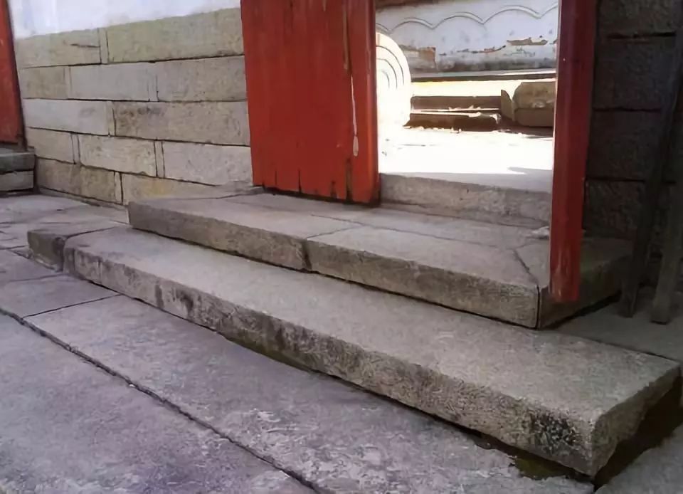 大门口三步台阶图片