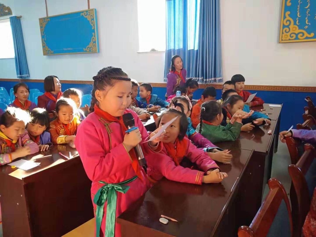 额济纳旗蒙古族学校图片