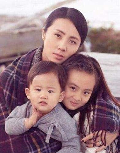 黄磊妻子孙莉发三胎儿子图片,引起网友评论热潮