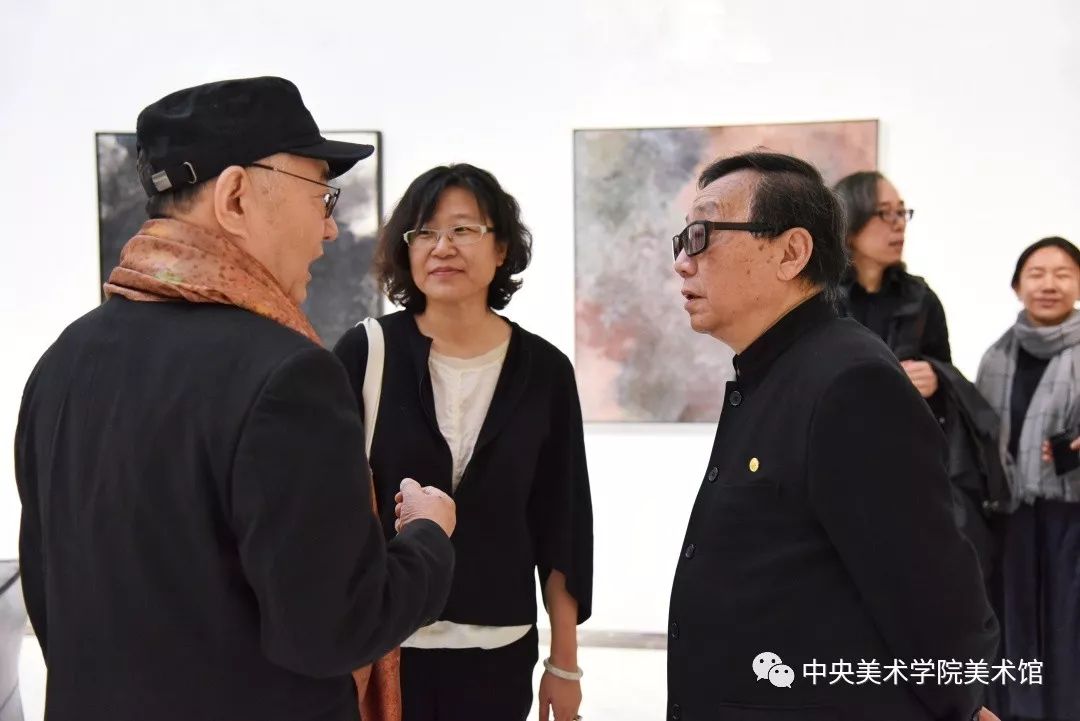 大匠营构充满睿智与神采的艺术境界渍痕张宝玮先生画展如期开幕