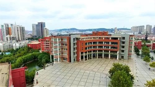 青岛滨海学院白宫图片