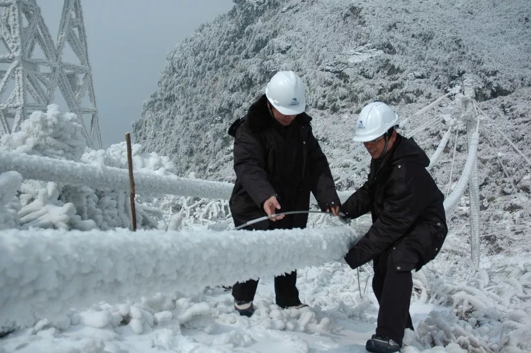 孟娜,陳海,張克明,鄧秋萍,向建軍/攝也正是經歷了2008年特大冰災的