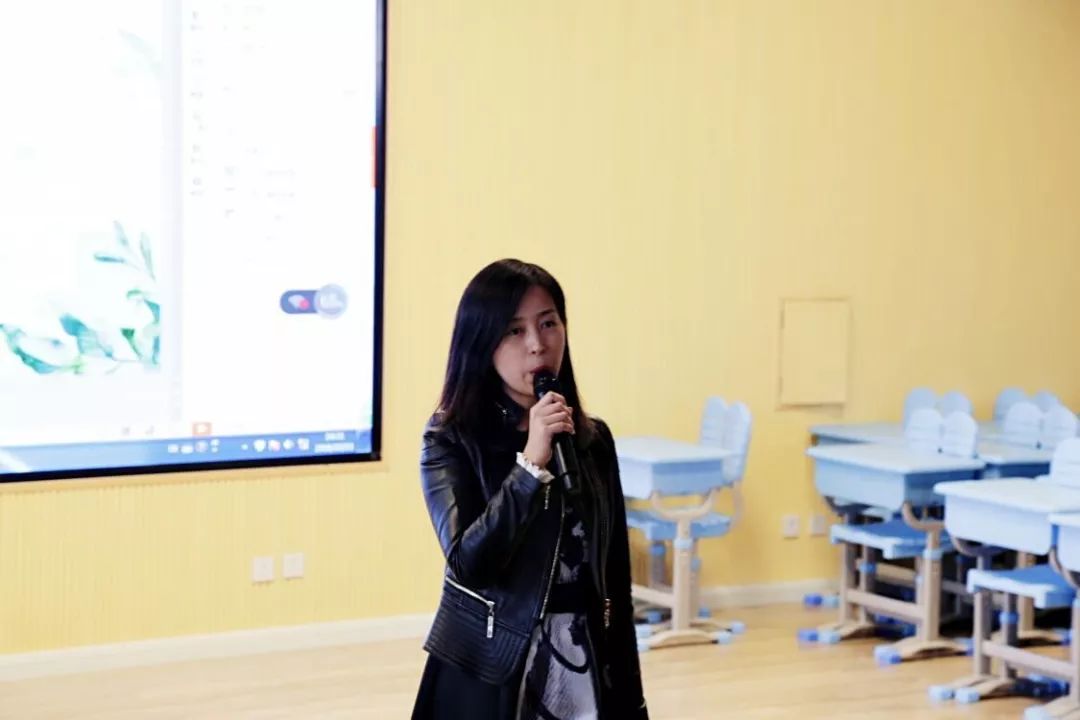 姜麗麗主任擔任主持培訓活動由國家高級家庭教育指導師馮麗亞擔任主講