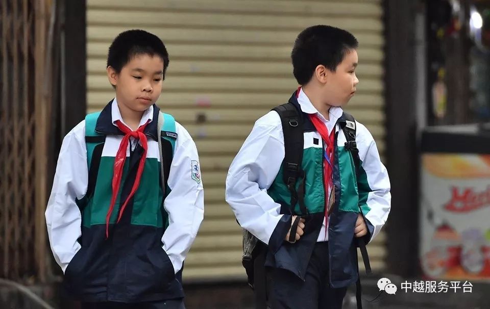 越南小学生校服图片