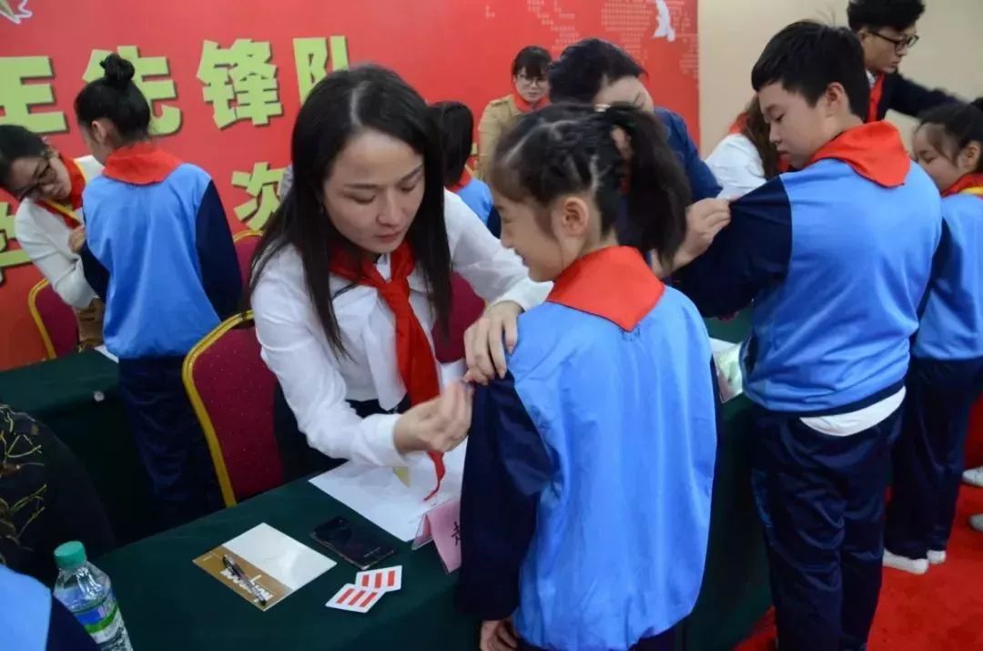 姚艳萍,滕菲对提案进行回复鹰潭市五小第一次代表大会12日下午14时30