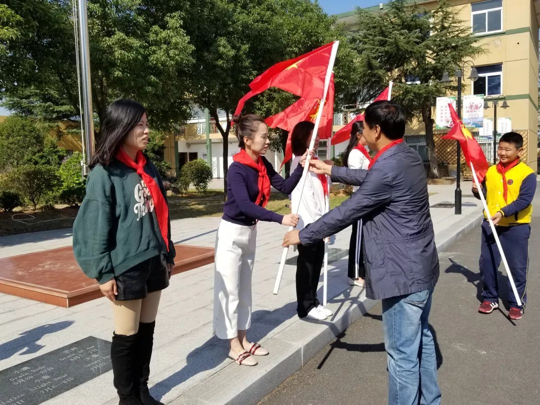 争做新时代好队员,集结在星星火炬旗帜下‖柯城区花园小学欢庆建队节