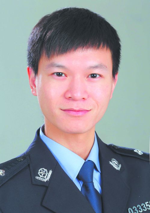 我是联络员金建豪,今天讲讲民警跳河救人的故事