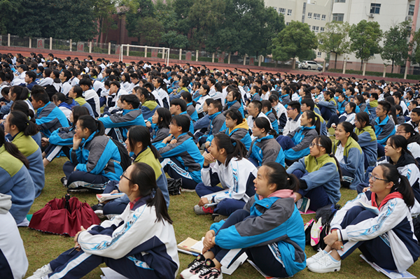 榜樣的力量立志高遠北大學子劉嘉森公益巡講走進常德七中