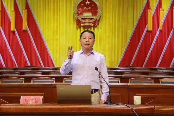 县委党校副校长周国林授课▲县纪委副书记,监委副主任林添华授课