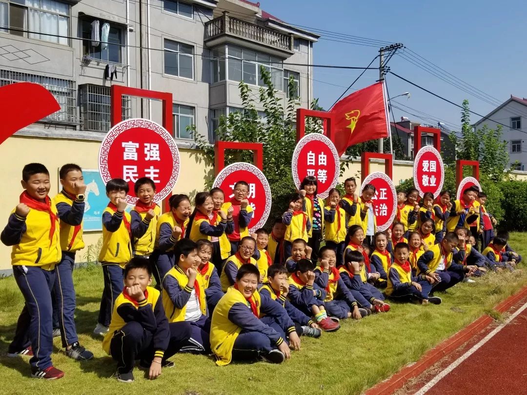 争做新时代好队员,集结在星星火炬旗帜下‖柯城区花园小学欢庆建队节