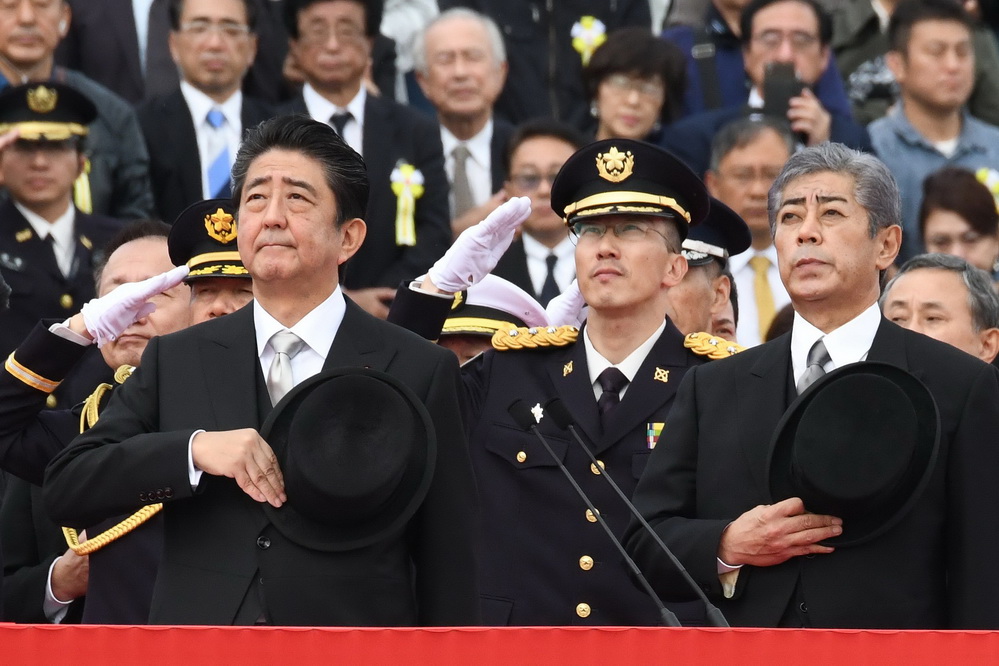 日本朝霞(asaka)基地,日本自卫队在东京朝霞基地举行阅兵式,日本首相