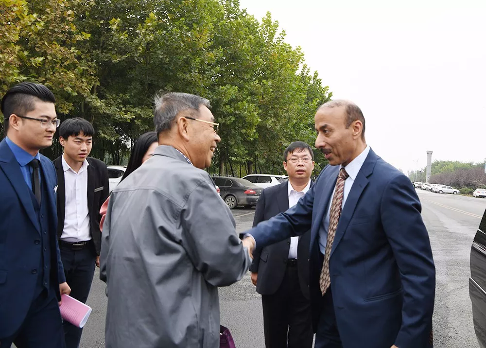 敬業集團董事長李趕坡對卡塔爾駐華大使蘇爾坦·曼蘇里sultan salmeen