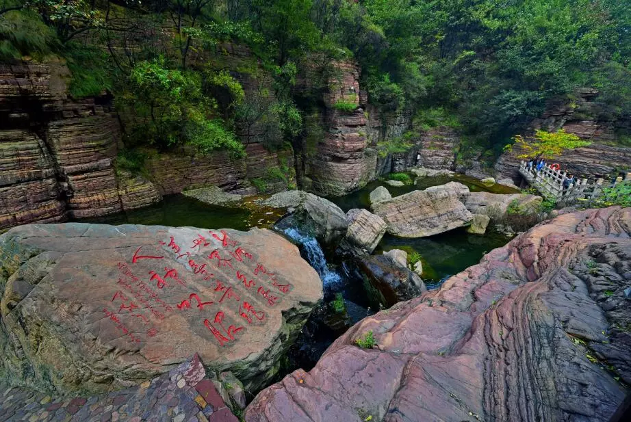 龙潭大峡谷水往高处流图片