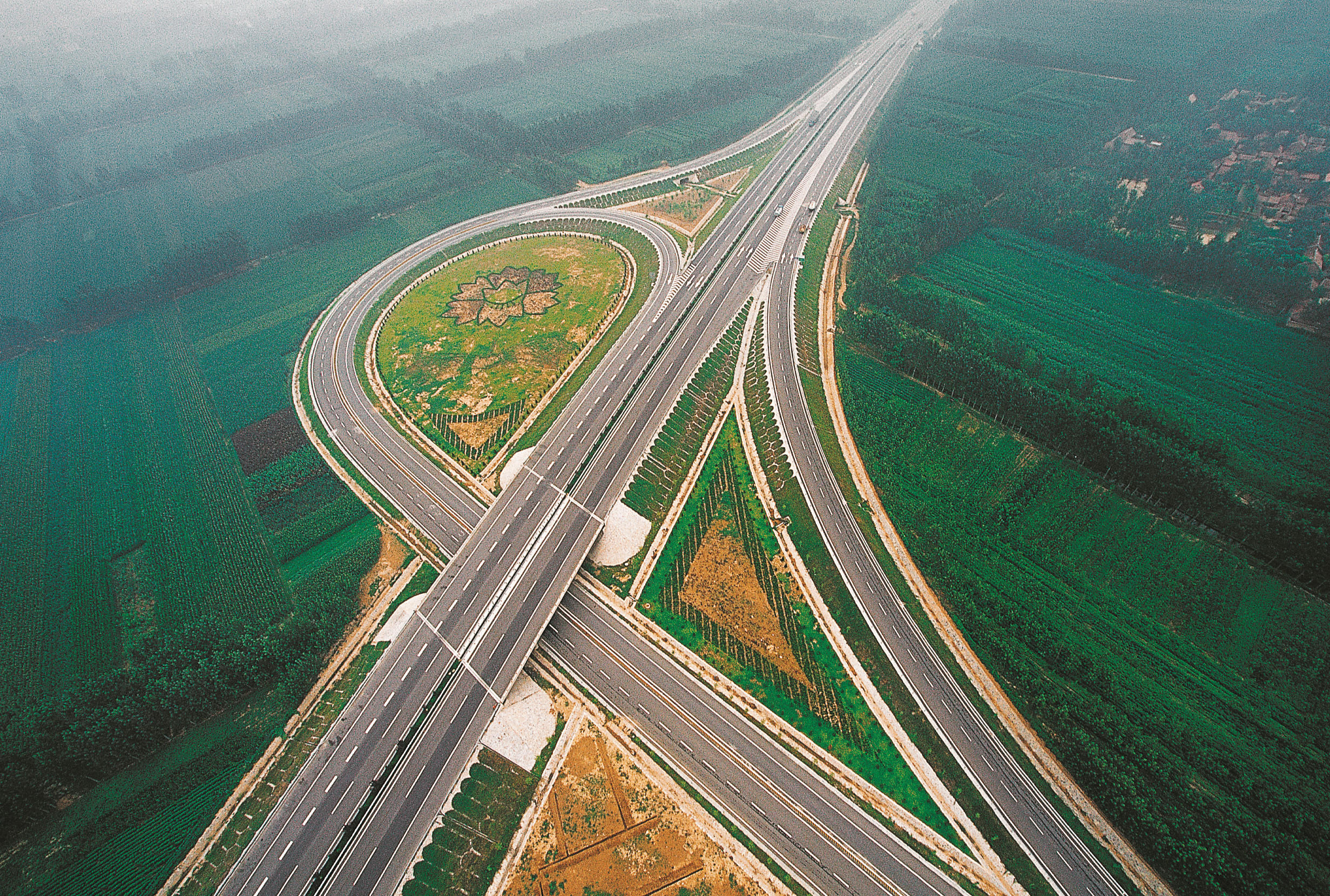 中国第一条不限速高速来了,预计2022年通车,收费站不再拥堵