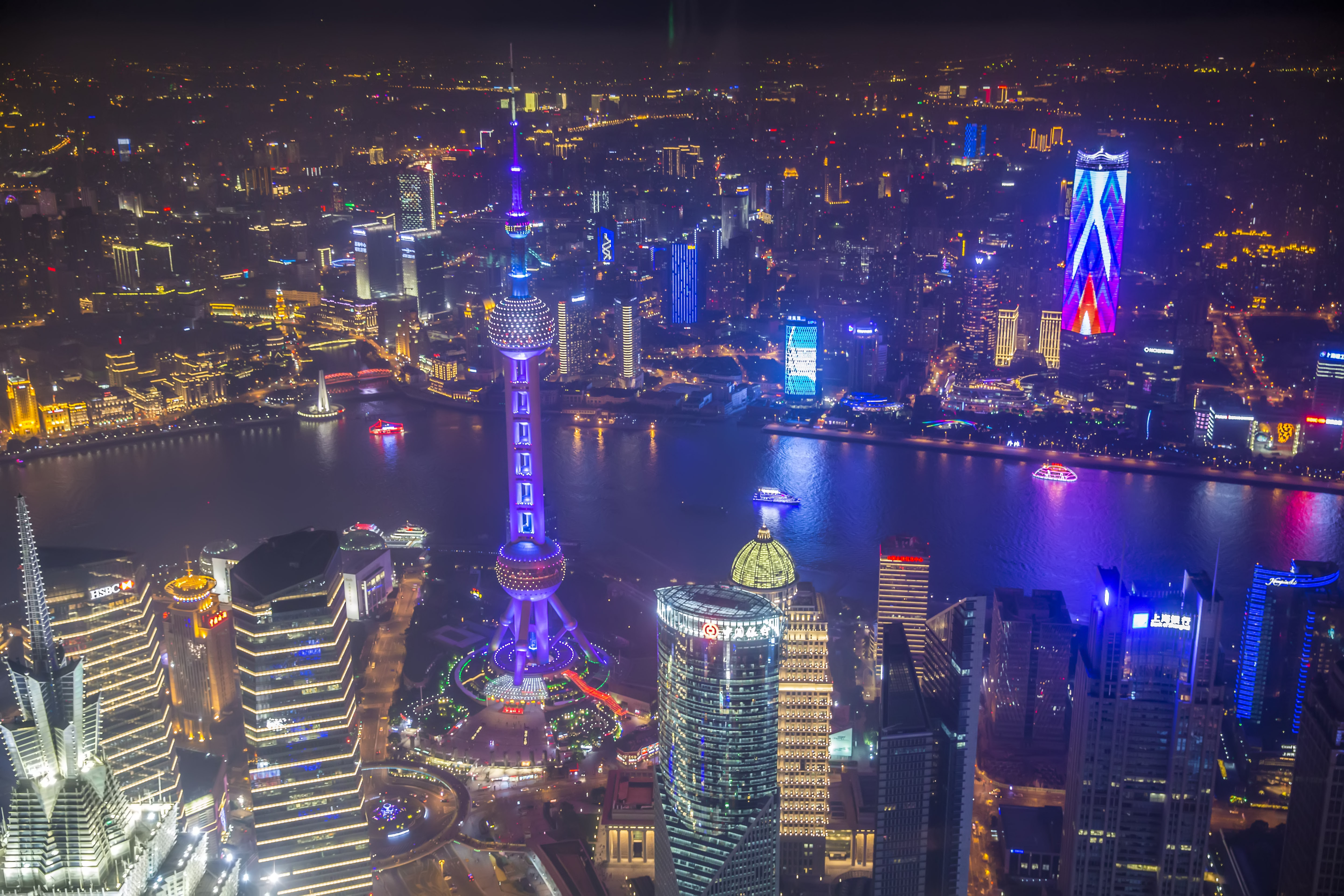 在上海之巅俯瞰魔都,夜色璀璨魅力无限