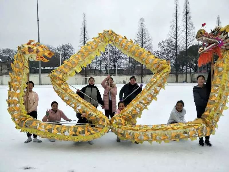 湖南师范大学女子舞龙队斩获双金